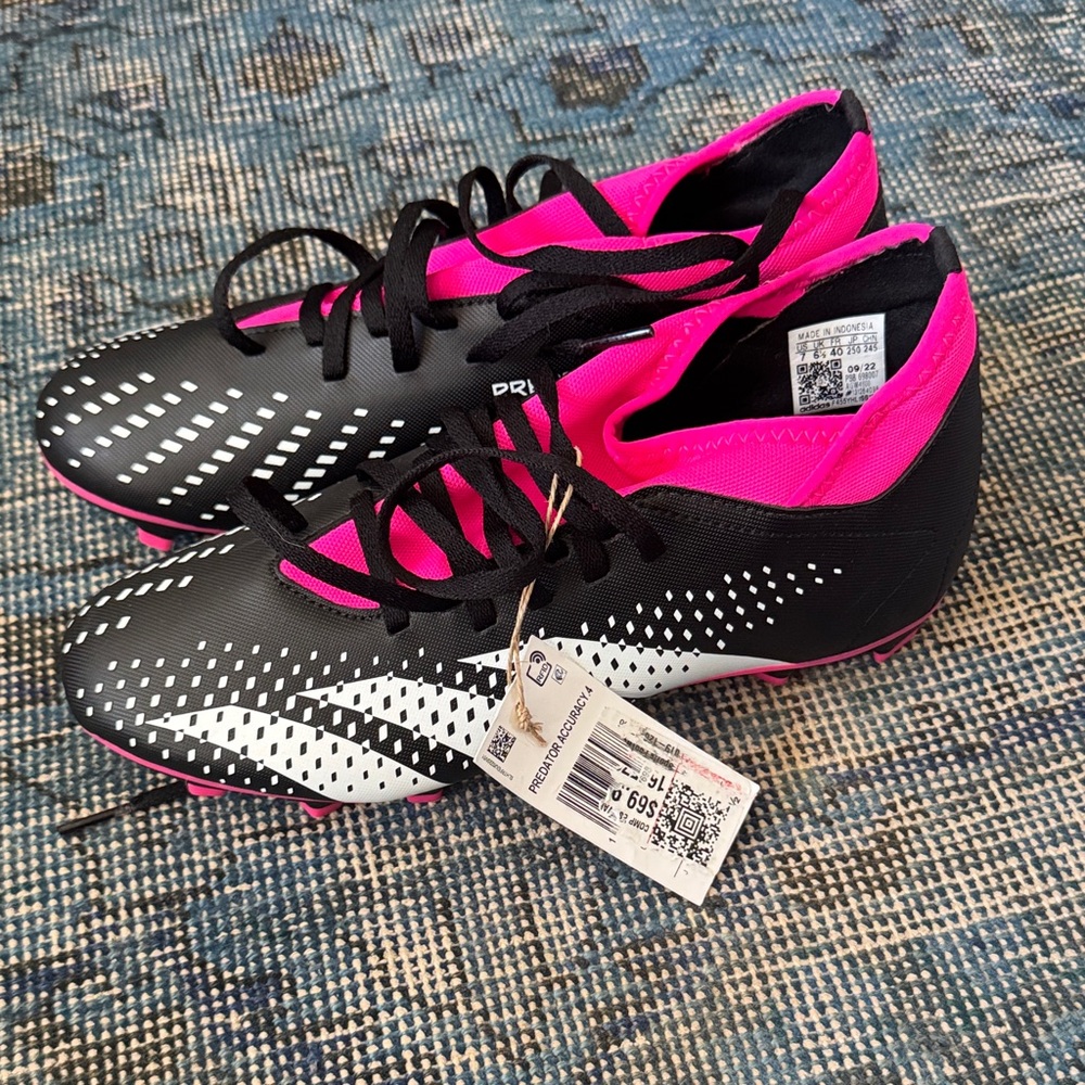 Adidas Predator accuracy 4 soccer cleats